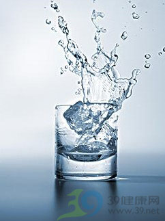 女人夏季怎樣喝水會(huì)更好