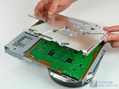 滿足您的偷窺欲 為薄版PS3開(kāi)箱破肚  滿足您的偷窺欲 為薄版PS3開(kāi)箱破肚