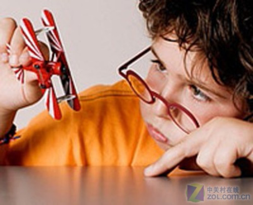 近視眼制造者 投影機已成學生視力殺手