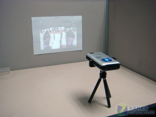 家用两用投影墙设计_家用投影幕布哪种好_国产家用投影有哪几款