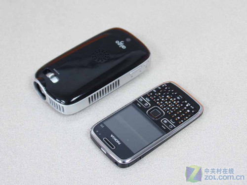 40吋屏幕MP4 愛國者首款手持投影試用