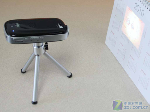 40吋屏幕MP4 愛國者首款手持投影試用