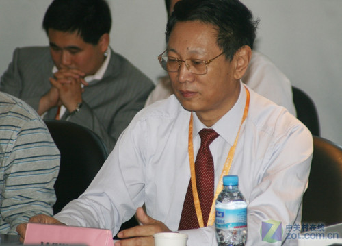 超強解碼功能 愛國者首款微型投影問世