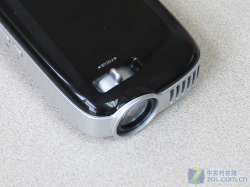 40吋屏幕MP4 愛國者首款手持投影試用