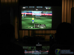 看球賽行嗎?20平米客廳考驗(yàn)LED投影機(jī)