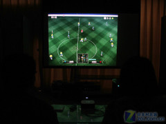 看球賽行嗎?20平米客廳考驗(yàn)LED投影機(jī)