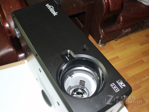 雙燈雙色輪 工程投影機麗訊D5500上市