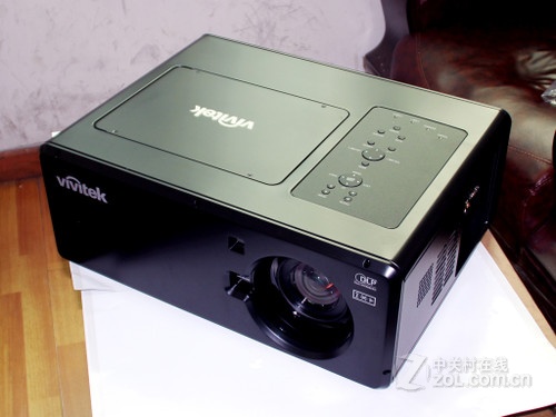 雙燈雙色輪 工程投影機麗訊D5500上市