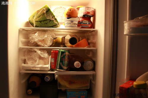 塞满了食品的冰箱肯定难以达到省电的效果