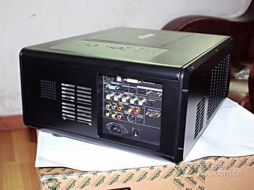 雙燈雙色輪 工程投影機麗訊D5500上市