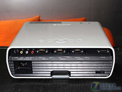 贈(zèng)8G優(yōu)盤 索尼EX120商務(wù)投影機(jī)開售