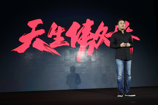 這次雷軍沒自拍 小米電視3S發(fā)布會他為王川與夢想合影